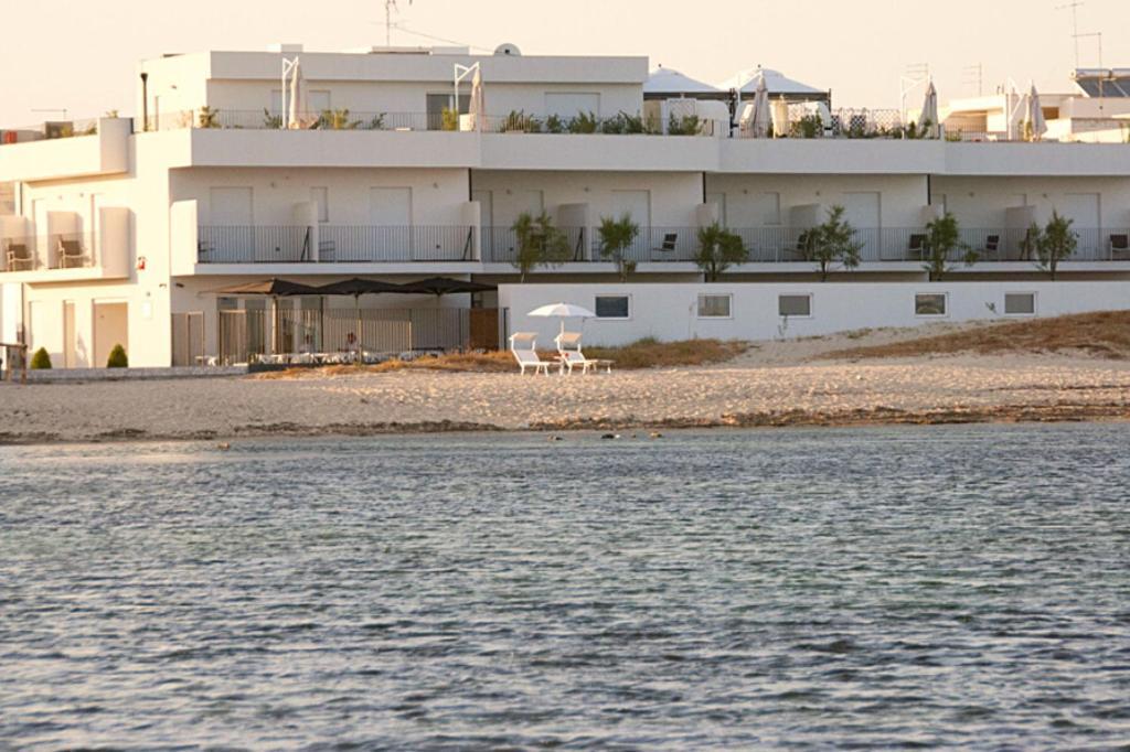 Gg77 Hotel La Spiaggia Торе Лапило Екстериор снимка